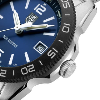 Pacific Diver, 39 mm, Diver Watch, 3123M.SET, Detail view with focus on the bezel and crown