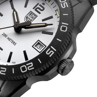 Pacific Diver, 39 mm, Diver Watch, 3127M, Detail view with focus on the bezel and crown