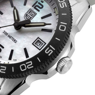Pacific Diver, 39 mm, Diver Watch, 3128.M.SET, Detail view with focus on the bezel and crown