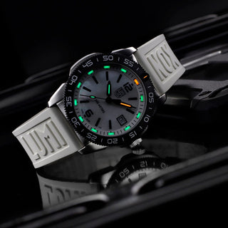 Pacific Diver, 39 mm, Diver Watch, 3128.M.SET, UV Shot with green and orange light tubes
