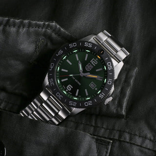 Pacific Diver, 44 mm, Diver Watch - 3137, UV Shot with green and orange light tubes