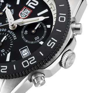Pacific Diver Chronograph, 44 mm, Diver Watch - 3141, , Detail view with focus on the diving bezel and screw in crown 