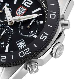 Pacific Diver Chronograph, 44 mm, Diver Watch - 3142, Detail view with focus on the diving bezel and screw in crown 