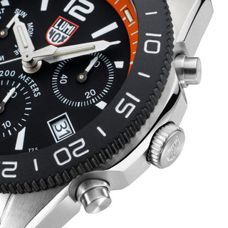 Pacific Diver Chronograph, 44 mm, Diver Watch - 3149, Detail view with focus on the diving bezel and screw in crown 