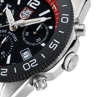 Pacific Diver Chronograph, 44 mm, Diver Watch - 3155, Detail view with focus on the diving bezel and screw in crown 