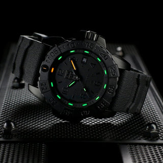 Navy SEAL Steel, 45 mm, Dive Watch - 3251.BO.CB, UV Shot with green and orange light tubes