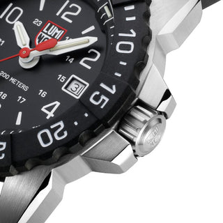 Navy SEAL Steel, 45 mm, Dive Watch - 3251.CB, Detail view with focus on the diving bezel and screw in crown 