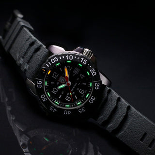 Navy SEAL Steel, 45 mm, Dive Watch - 3251.CB, UV Shoot with orange and greeen light tubes