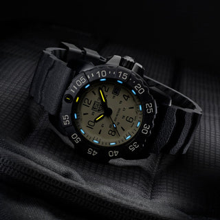 Navy Seal Foundation, 45 mm, Military / Diver Watch - 3251.CBNSF.SET, UV Shot with blue and yellow light tubes