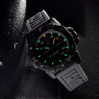 Master Carbon Seal Automatic, 45mm, Military Dive Watch - 3862, UV Shot with green and orange light tubes