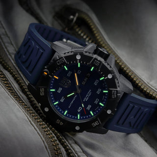 Master Carbon SEAL Automatic, 45 mm, Military Dive Watch - 3863, UV Shot with green and orange light tubes