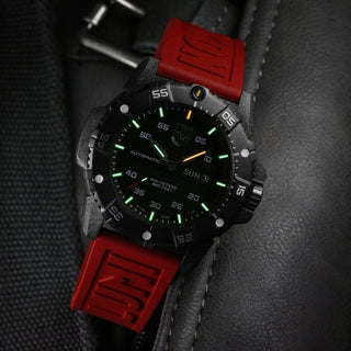 Master Carbon SEAL Automatic, 45 mm, Military Dive Watch - 3875, UV shot with green and orange light tubes