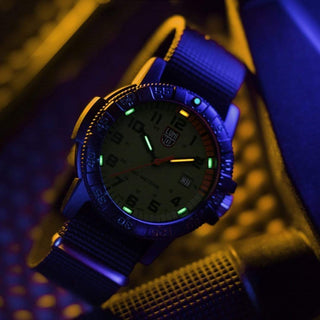 Leatherback SEA Turtle Giant, 44 mm, Outdoor Watch - 0337, UV Shot with green and orange light tubes